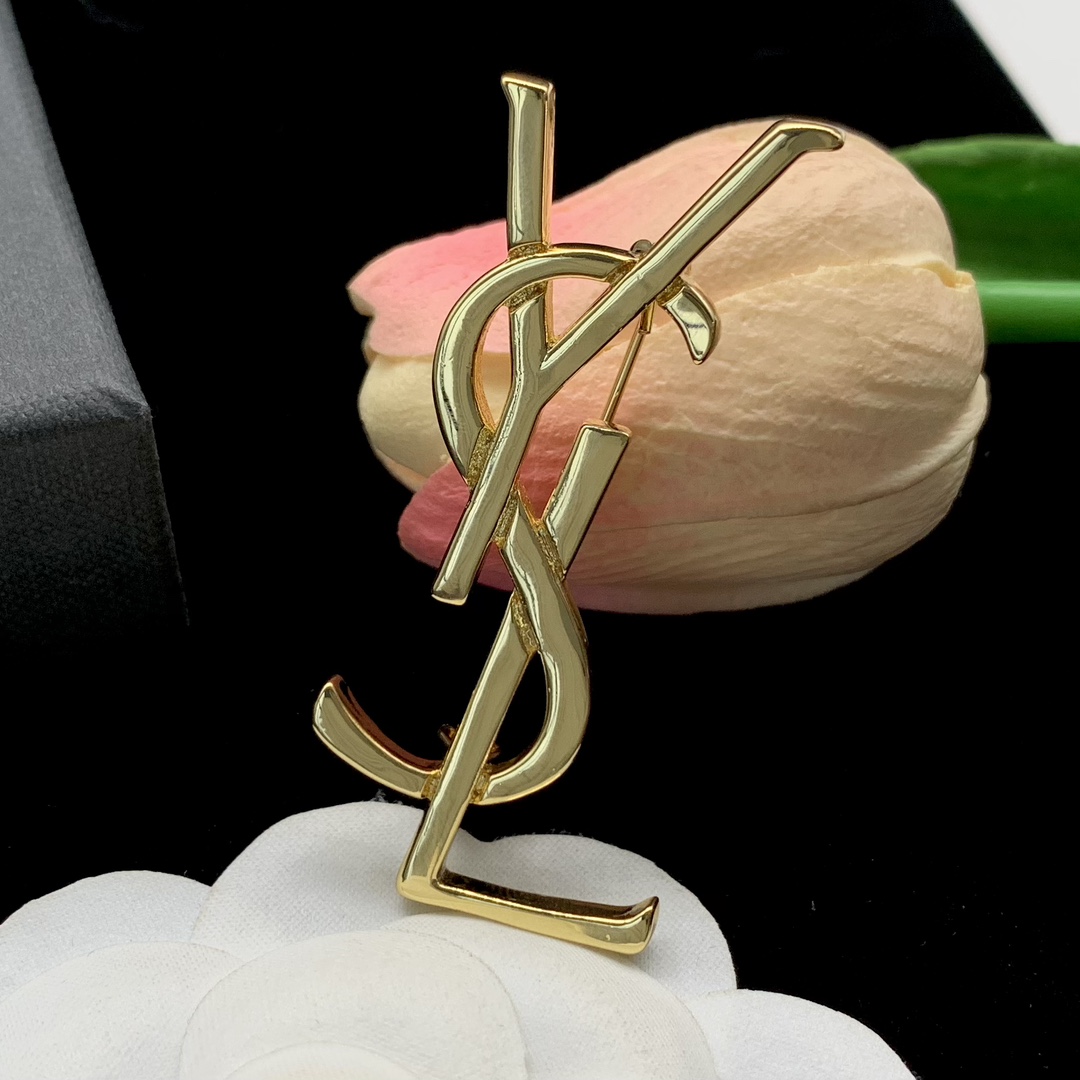 Bagsaaa Y51 Gold Brooch