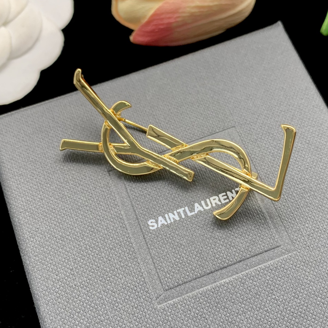 Bagsaaa Y51 Gold Brooch
