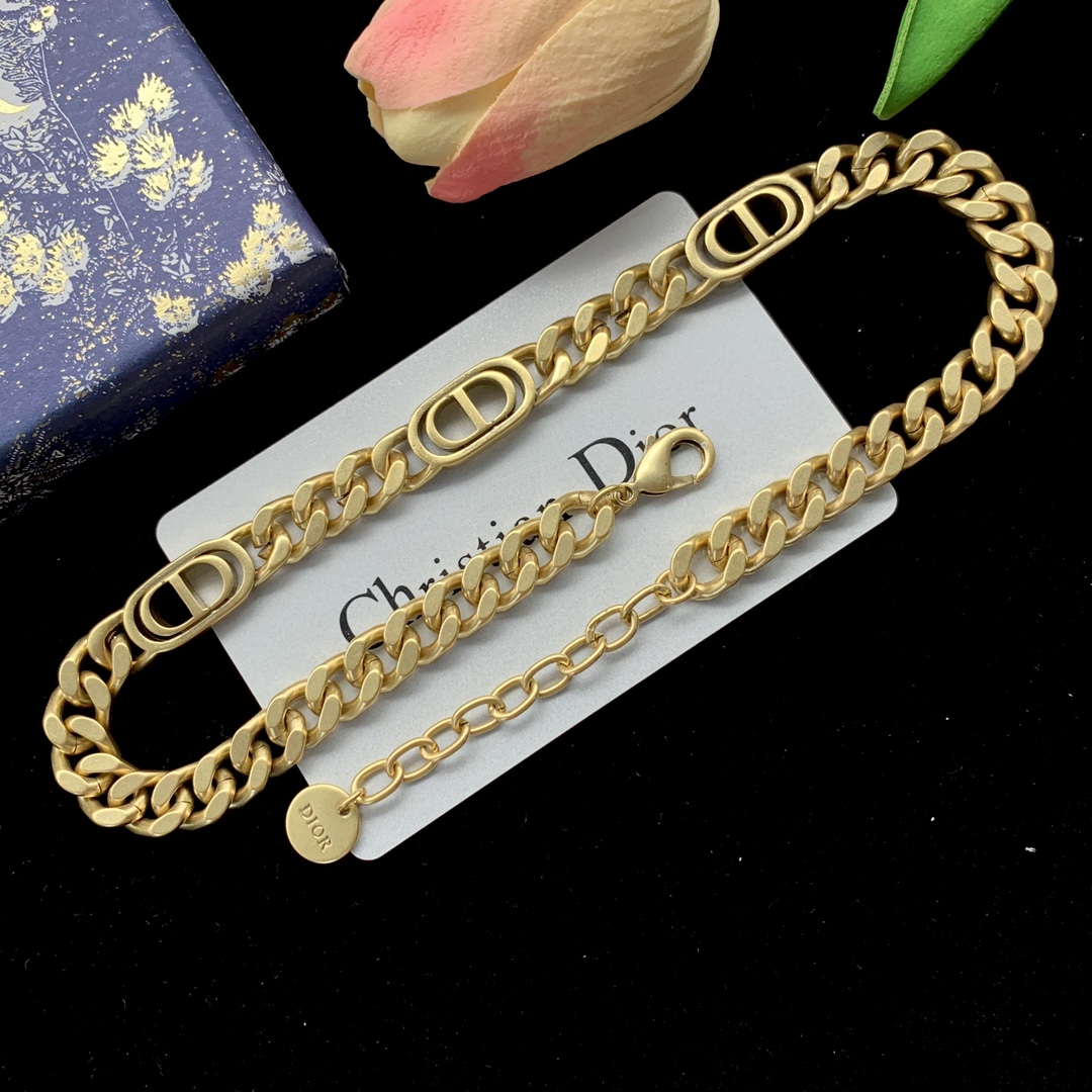 Bagsaaa D10r Montaigne Gold Bracelet