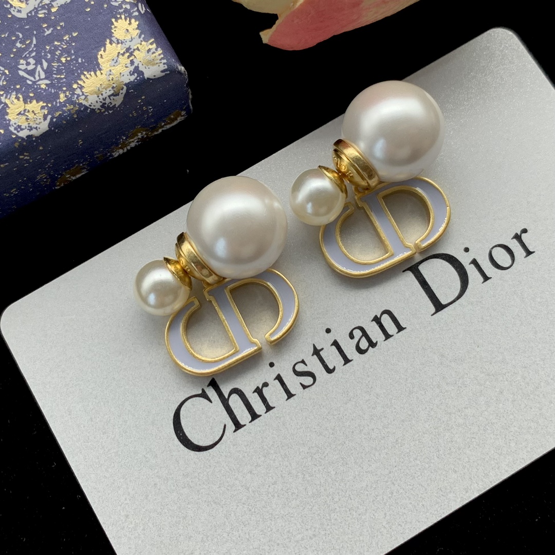 Bagsaaa D10r Montaigne CD Stud Earrings 