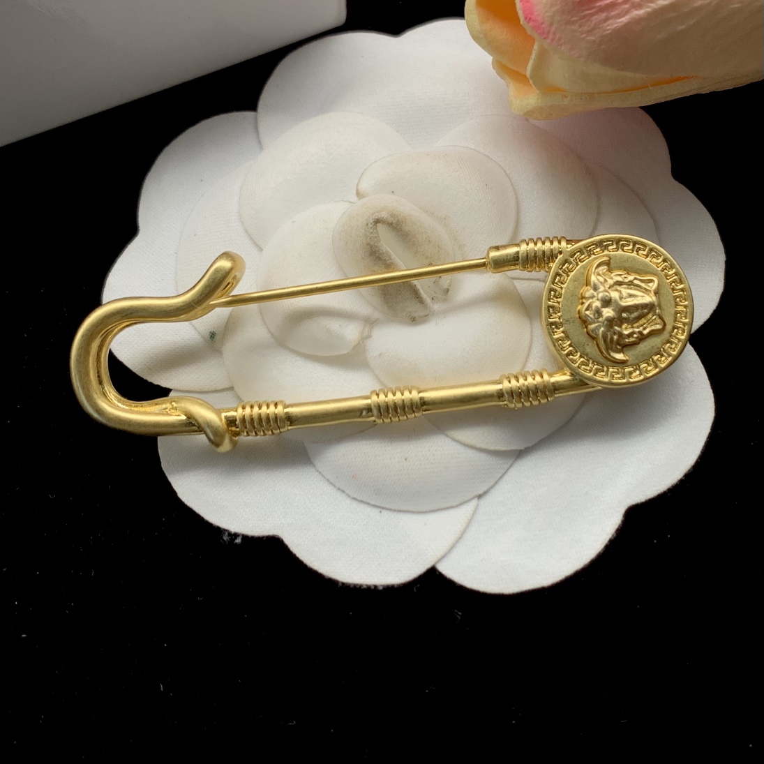 Bagsaaa Versace Gold Brooch
