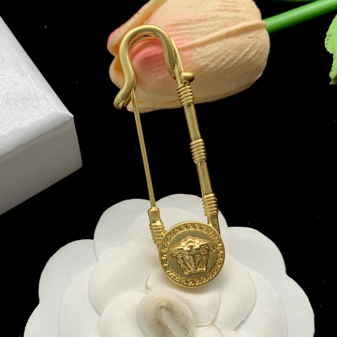 Bagsaaa Versace Gold Brooch