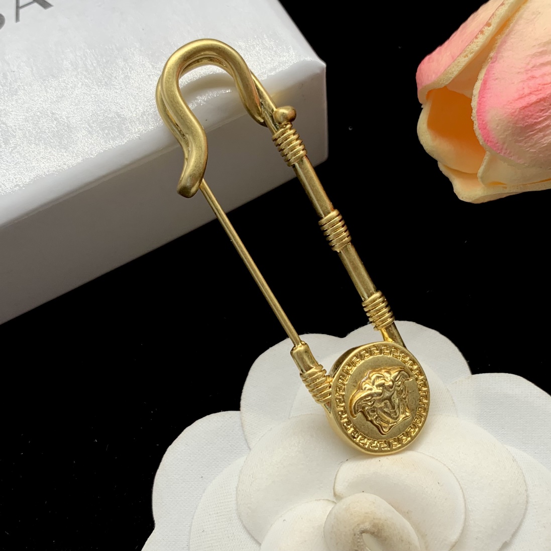 Bagsaaa Versace Gold Brooch