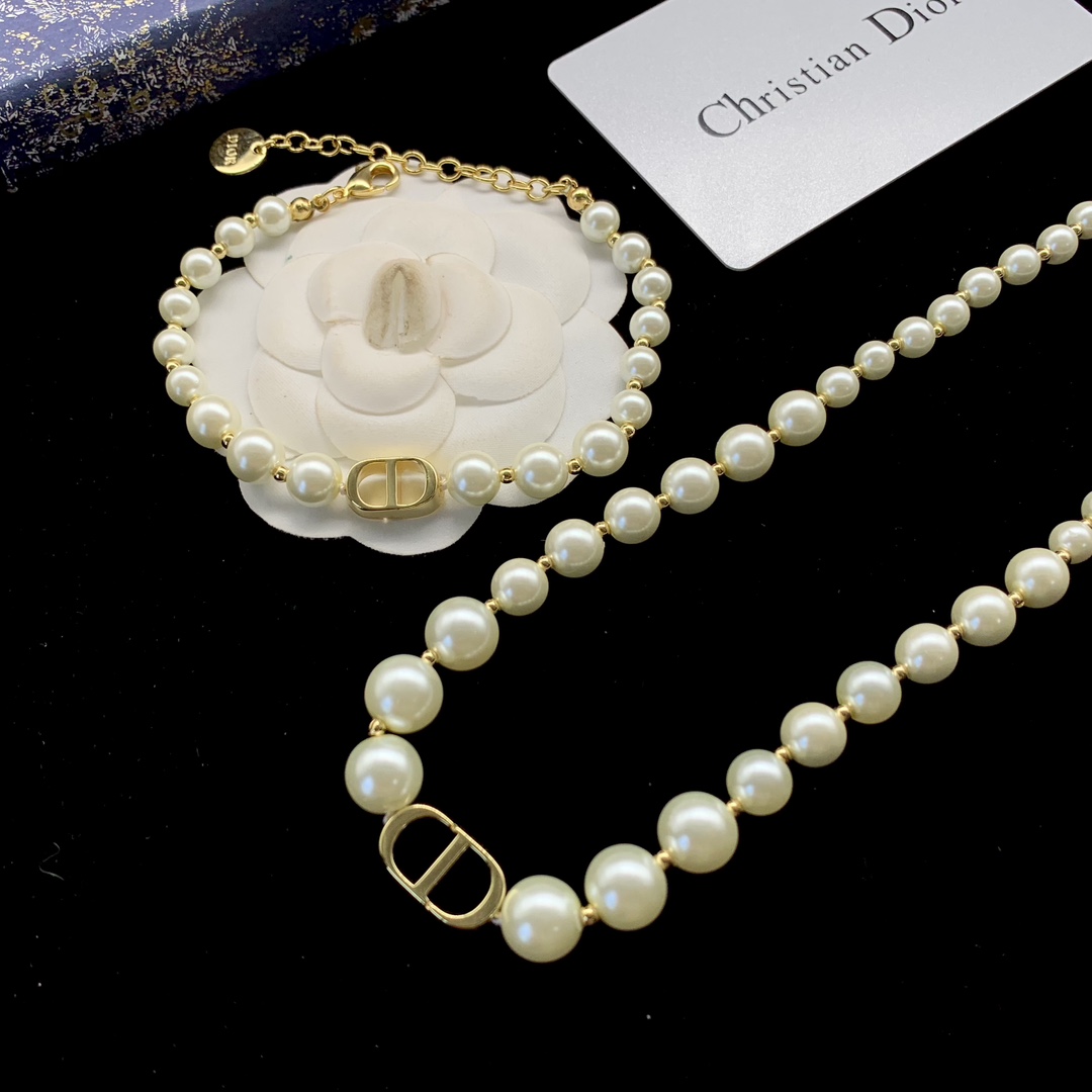 Bagsaaa D10r CD Logo Pearl Set (Necklace + Bracelet)