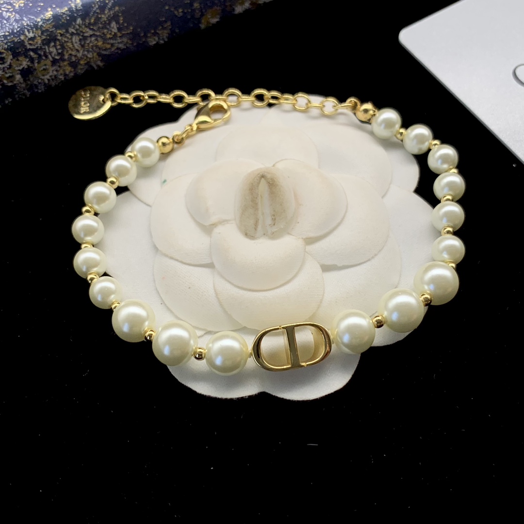 Bagsaaa D10r CD Logo Pearl Set (Necklace + Bracelet)