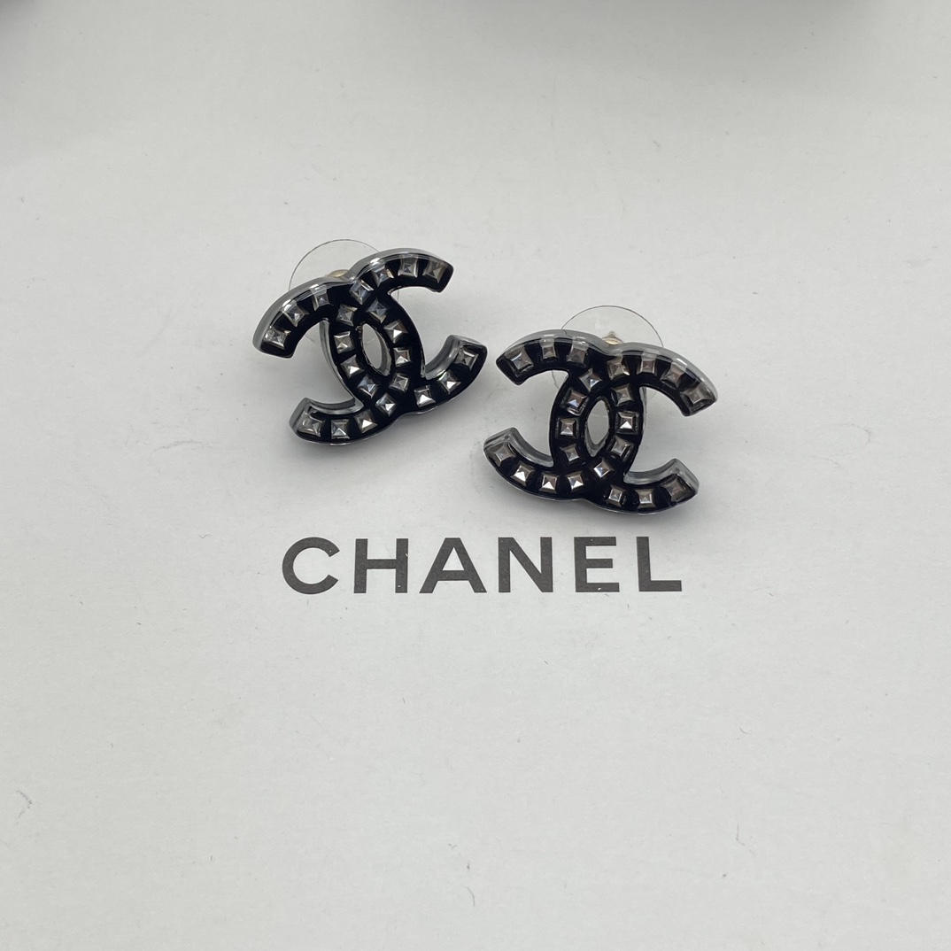 Bagsaaa Ch**el CC Logo Stud Earrings