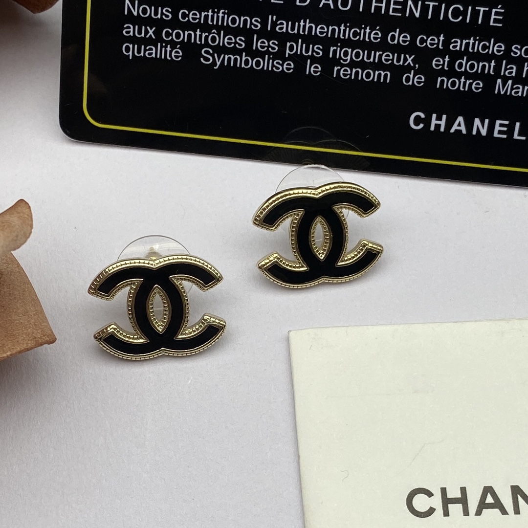 Bagsaaa Ch**el CC Logo Stud Earrings 02