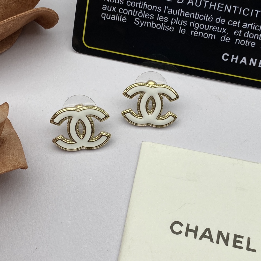 Bagsaaa Ch**el CC Logo Stud Earrings 02