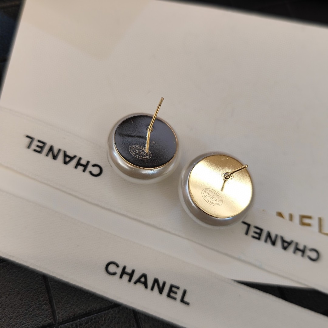 Bagsaaa Ch**el Pearl Stud Earrings