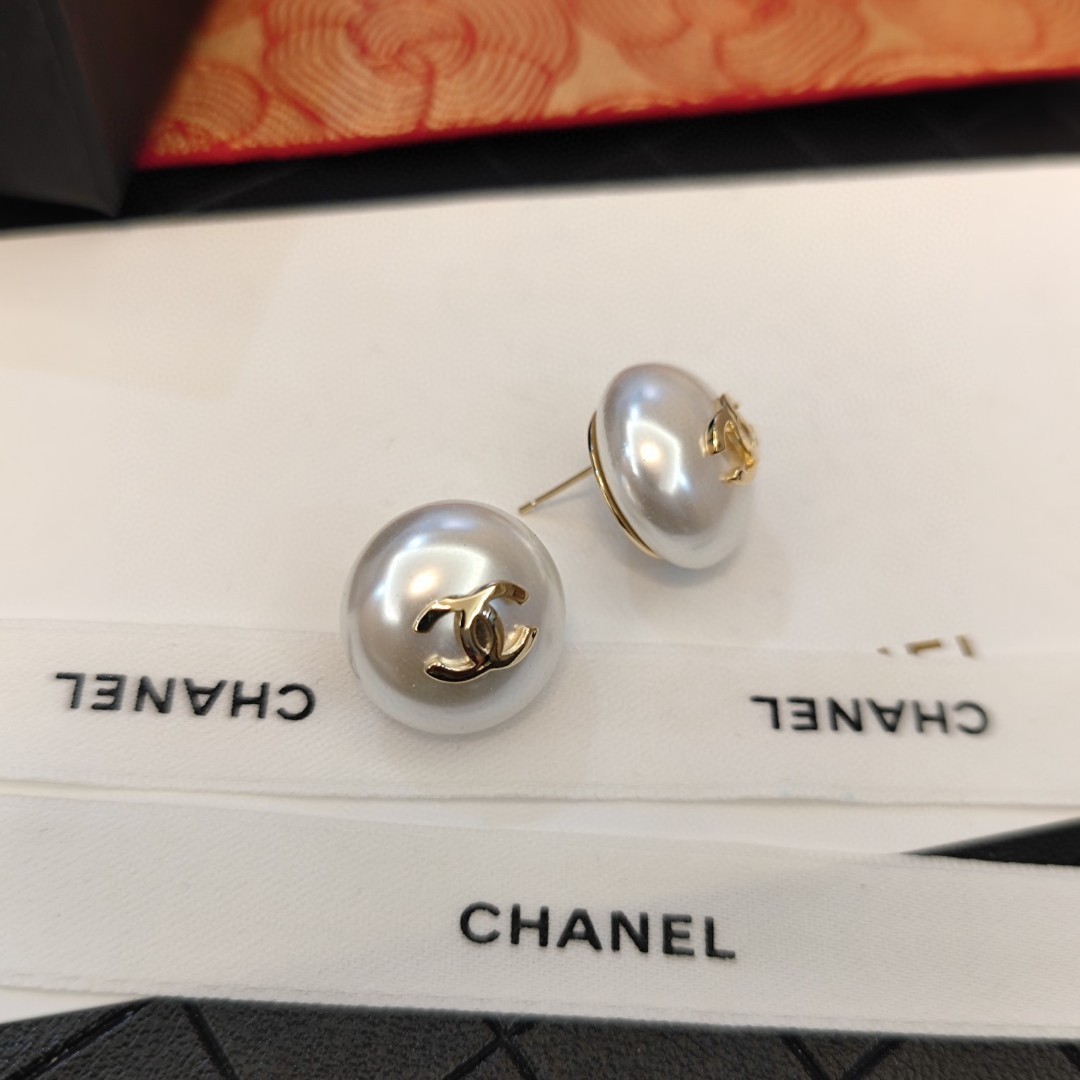 Bagsaaa Ch**el Pearl Stud Earrings