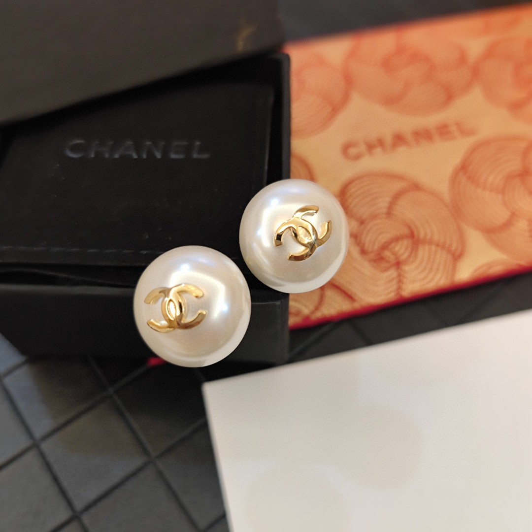 Bagsaaa Ch**el Pearl Stud Earrings