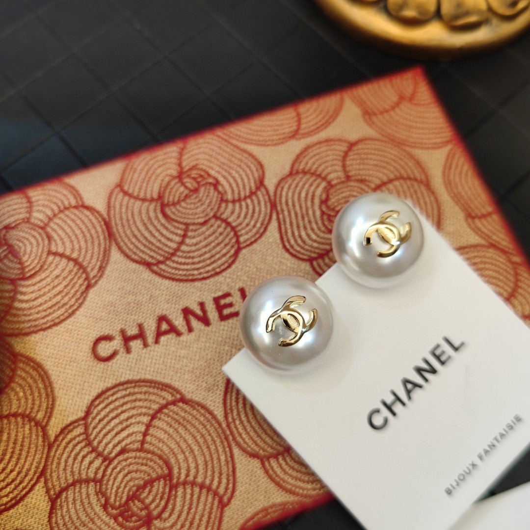 Bagsaaa Ch**el Pearl Stud Earrings