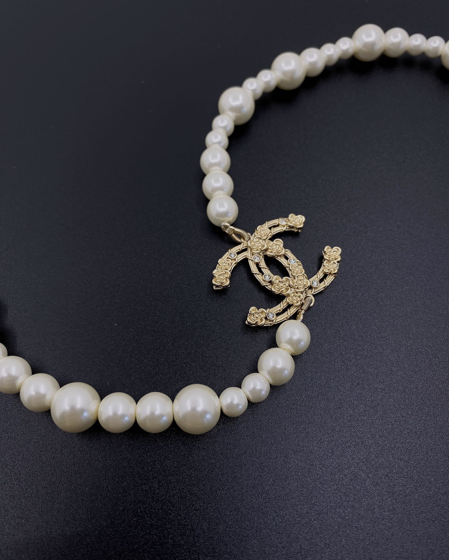 Bagsaaa Ch**el Pearl and CC Gold Logo Necklace