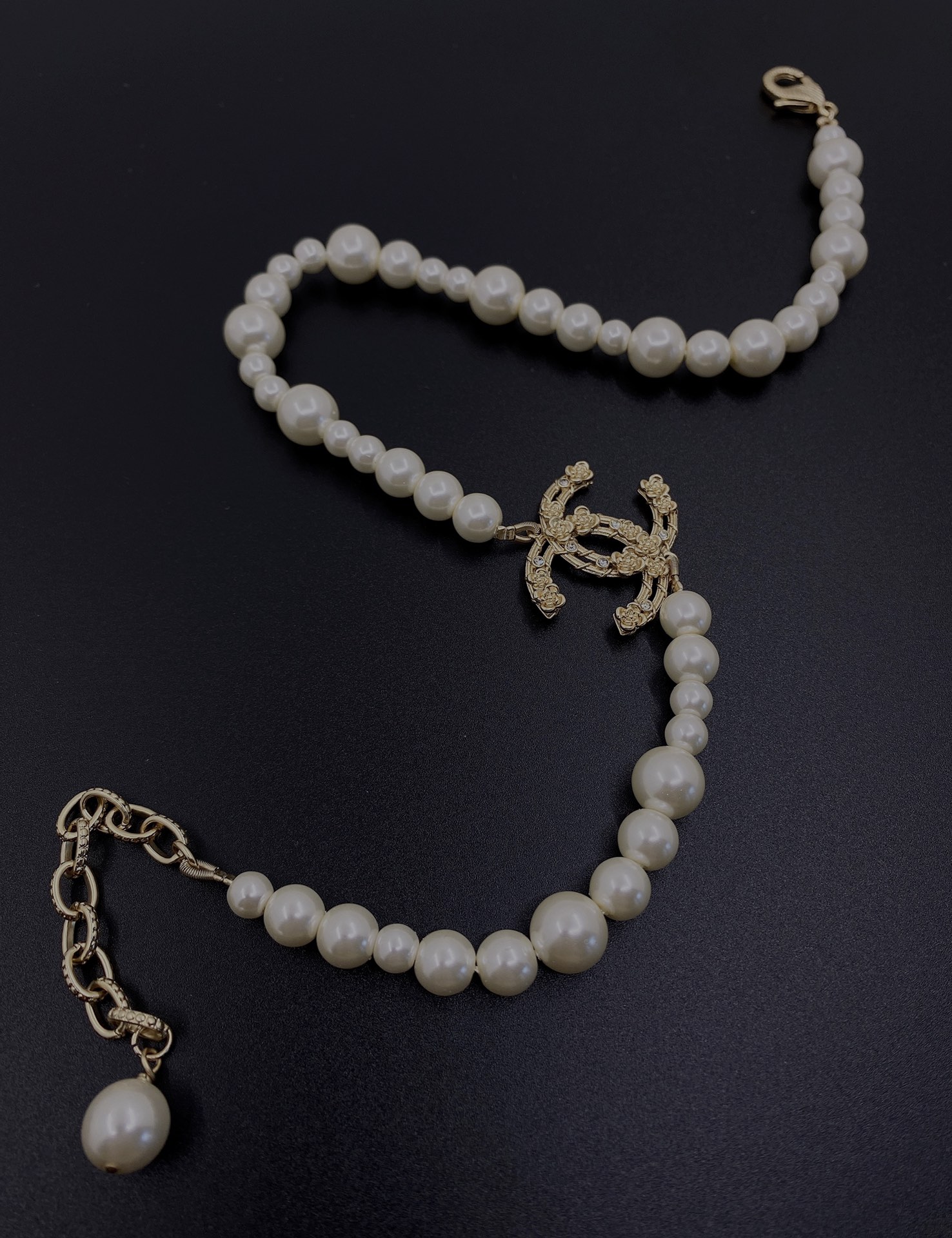 Bagsaaa Ch**el Pearl and CC Gold Logo Necklace