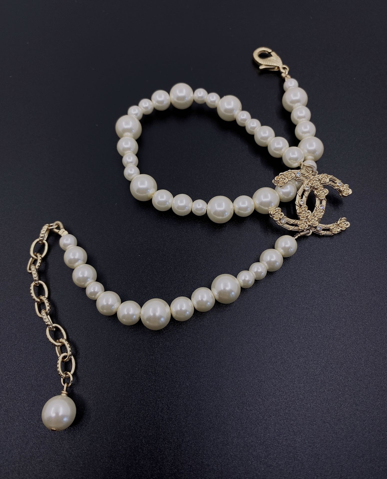 Bagsaaa Ch**el Pearl and CC Gold Logo Necklace