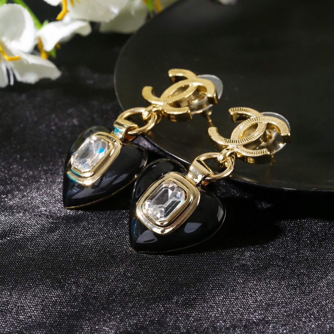 Bagsaaa Ch**el Heart Drop Earrings