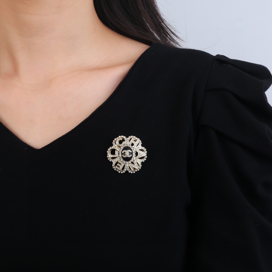 Bagsaaa Ch**el Black Brooch