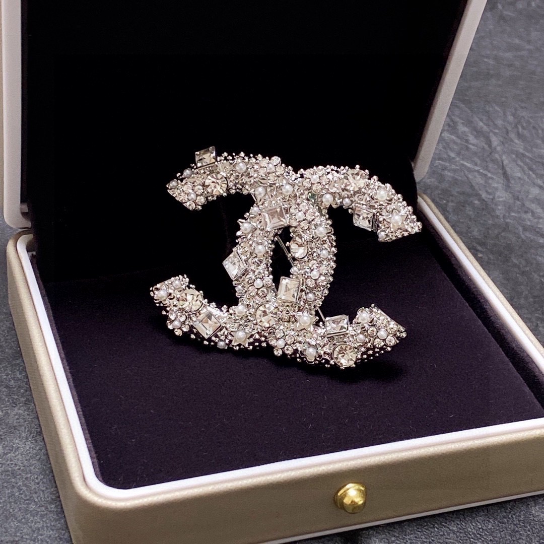 Bagsaaa Ch**el Silver and Crystal Brooch