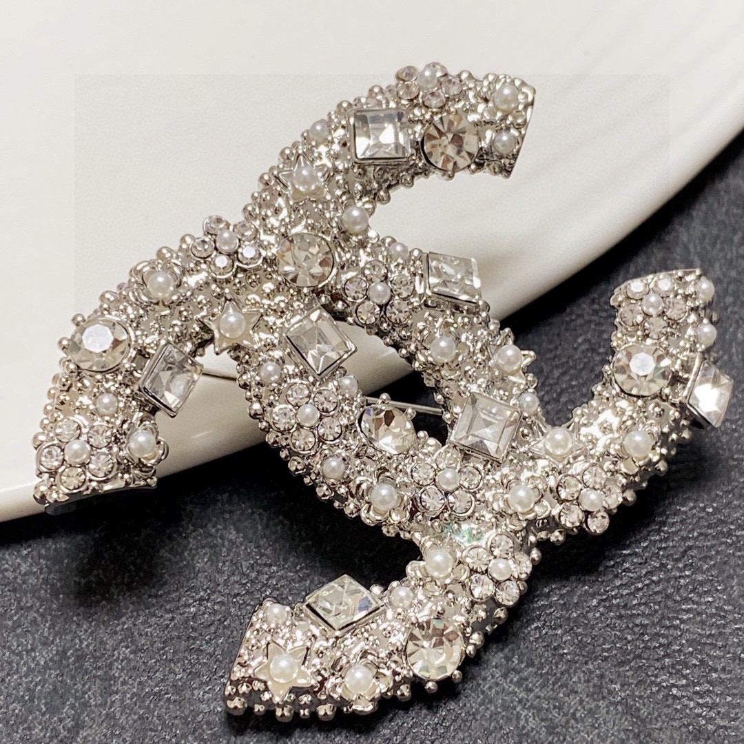 Bagsaaa Ch**el Silver and Crystal Brooch