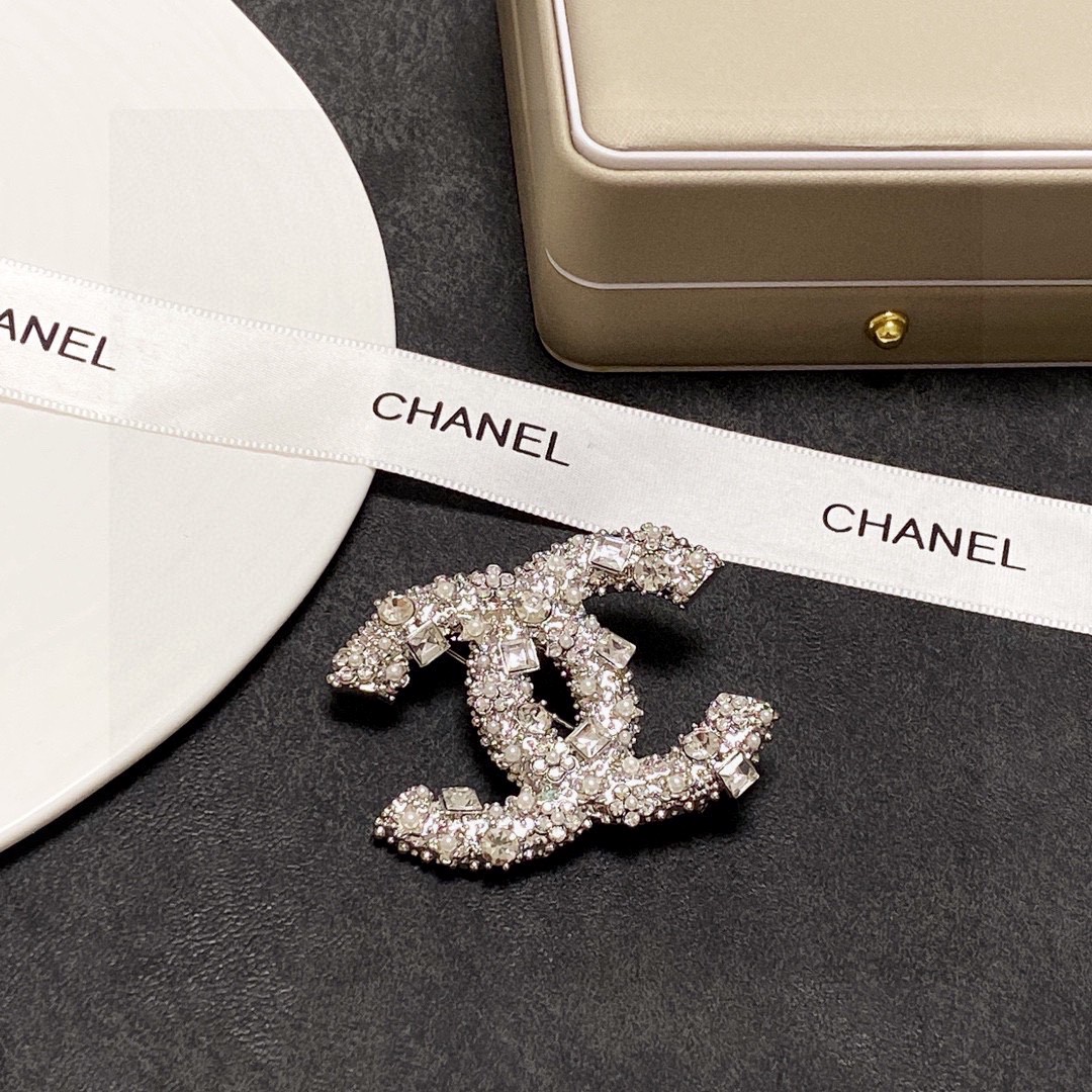 Bagsaaa Ch**el Silver and Crystal Brooch