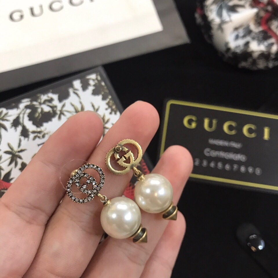 Bagsaaa Gvc*1 Pearl Stud Earrings