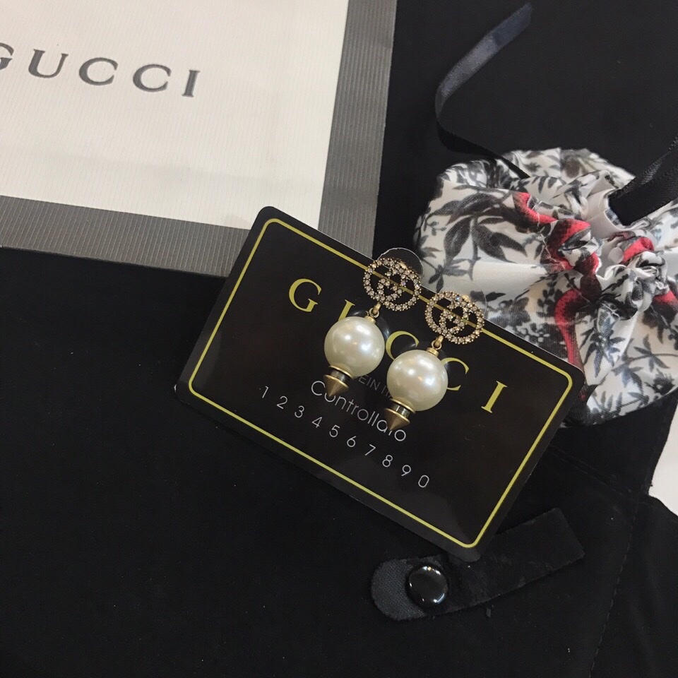 Bagsaaa Gvc*1 Pearl Stud Earrings