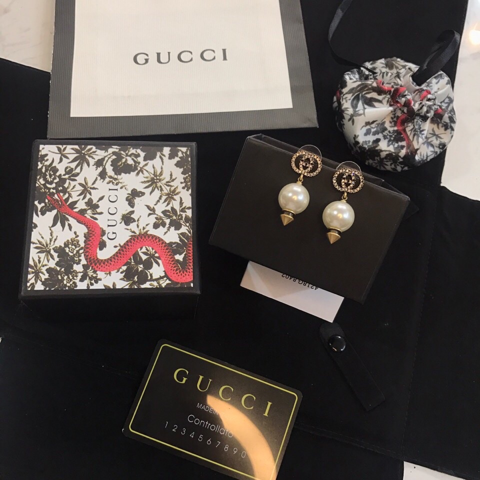 Bagsaaa Gvc*1 Pearl Stud Earrings