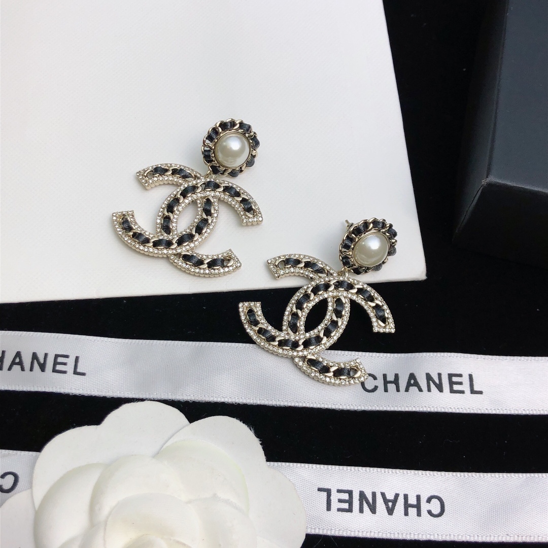 Bagsaaa Ch**el Black CC Logo Drop Earrings