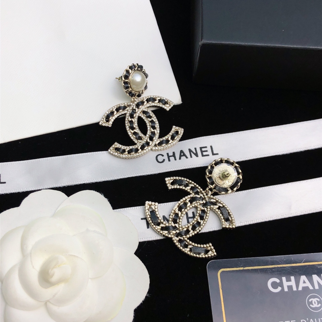 Bagsaaa Ch**el Black CC Logo Drop Earrings