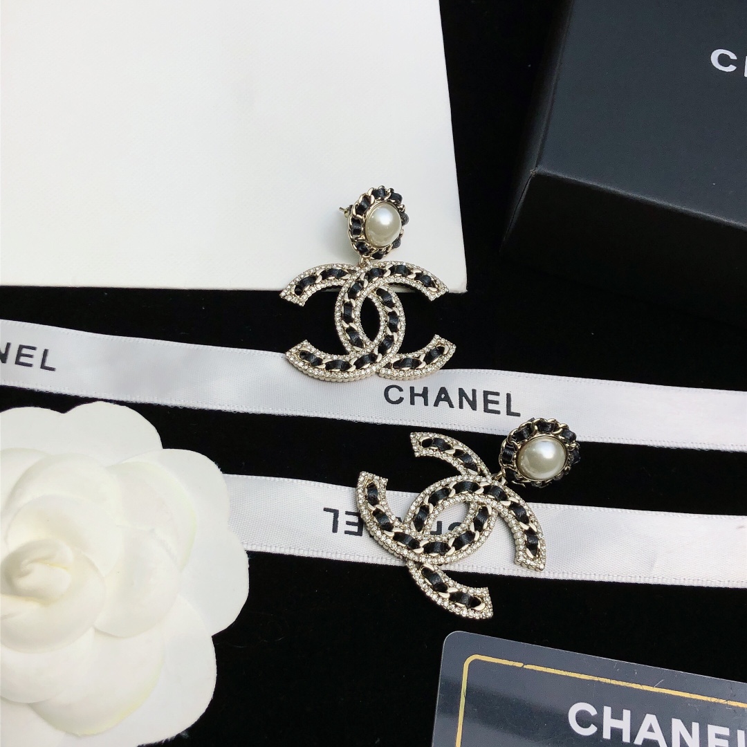 Bagsaaa Ch**el Black CC Logo Drop Earrings