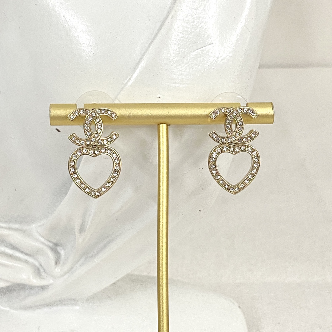 Bagsaaa Ch**el Heart and CC Logo Fdrop Earrings
