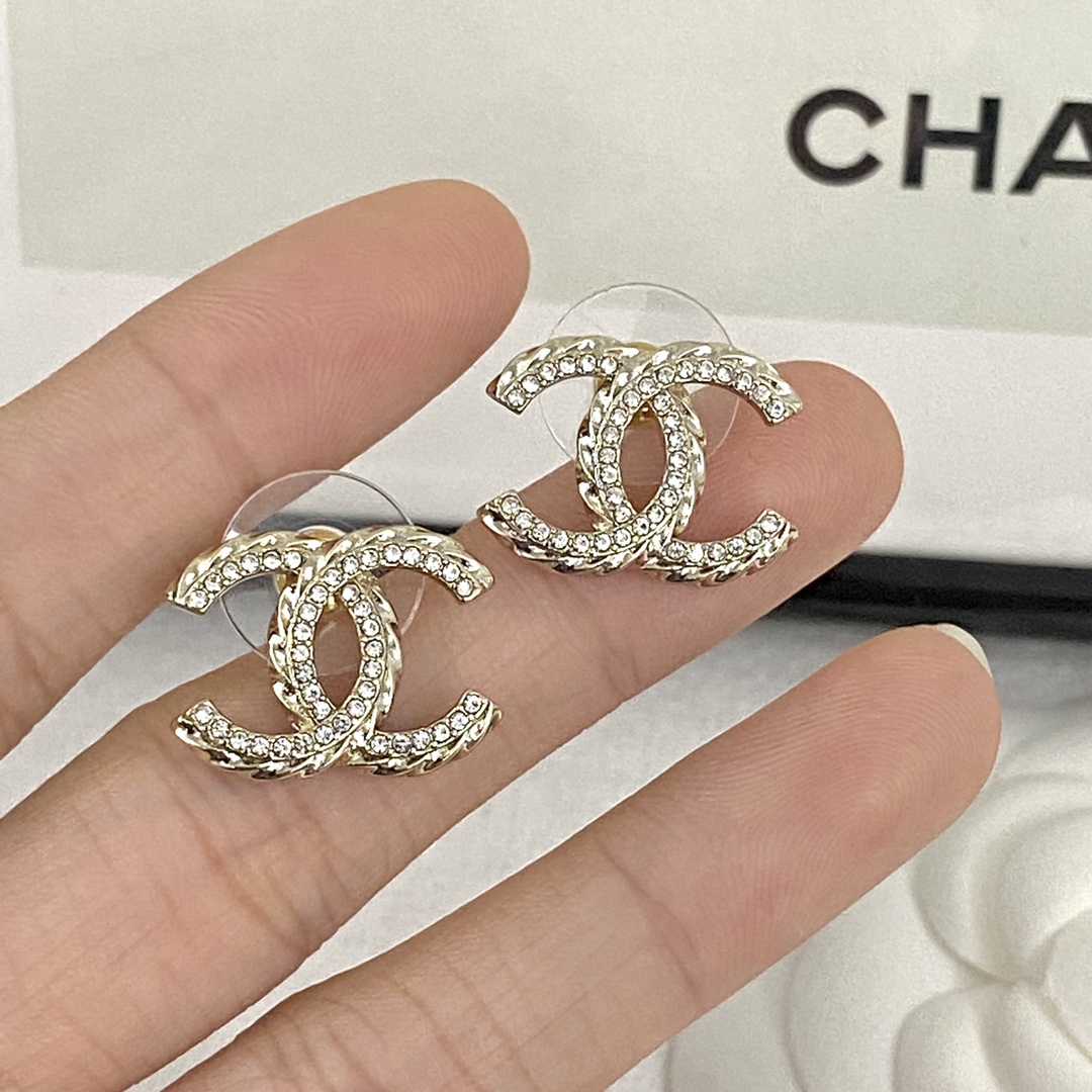 Bagsaaa Ch**el CC Logo Earrings