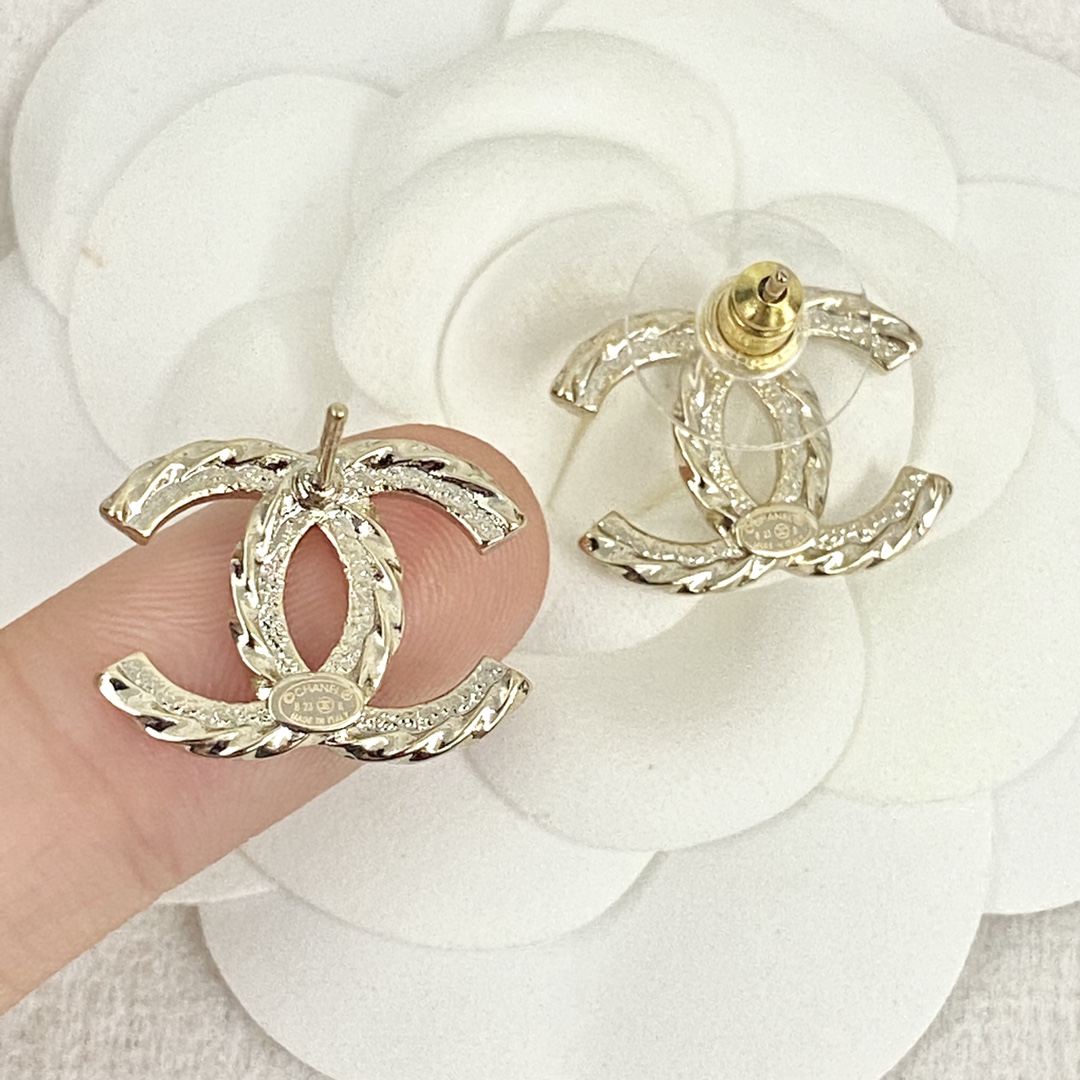 Bagsaaa Ch**el CC Logo Earrings