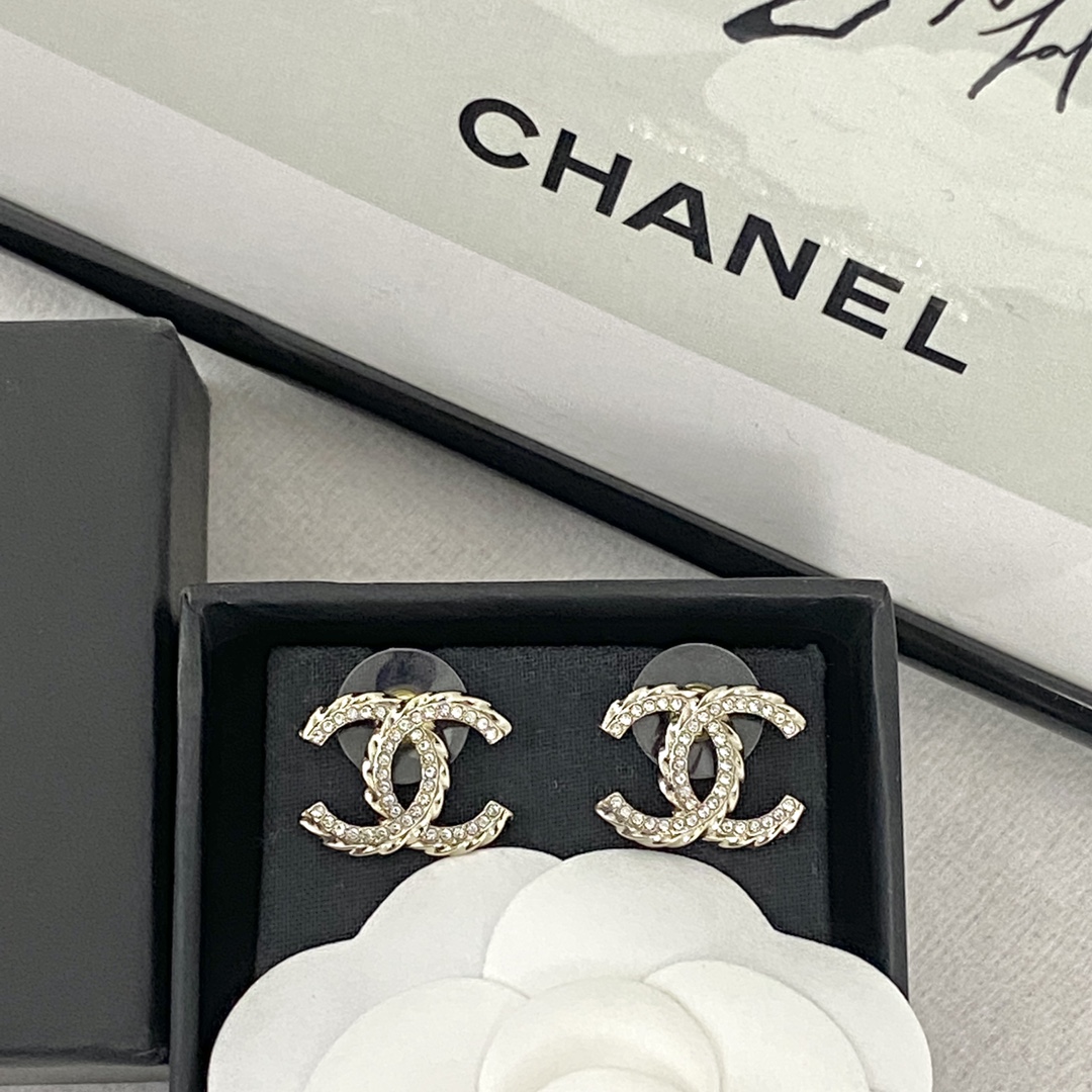 Bagsaaa Ch**el CC Logo Earrings