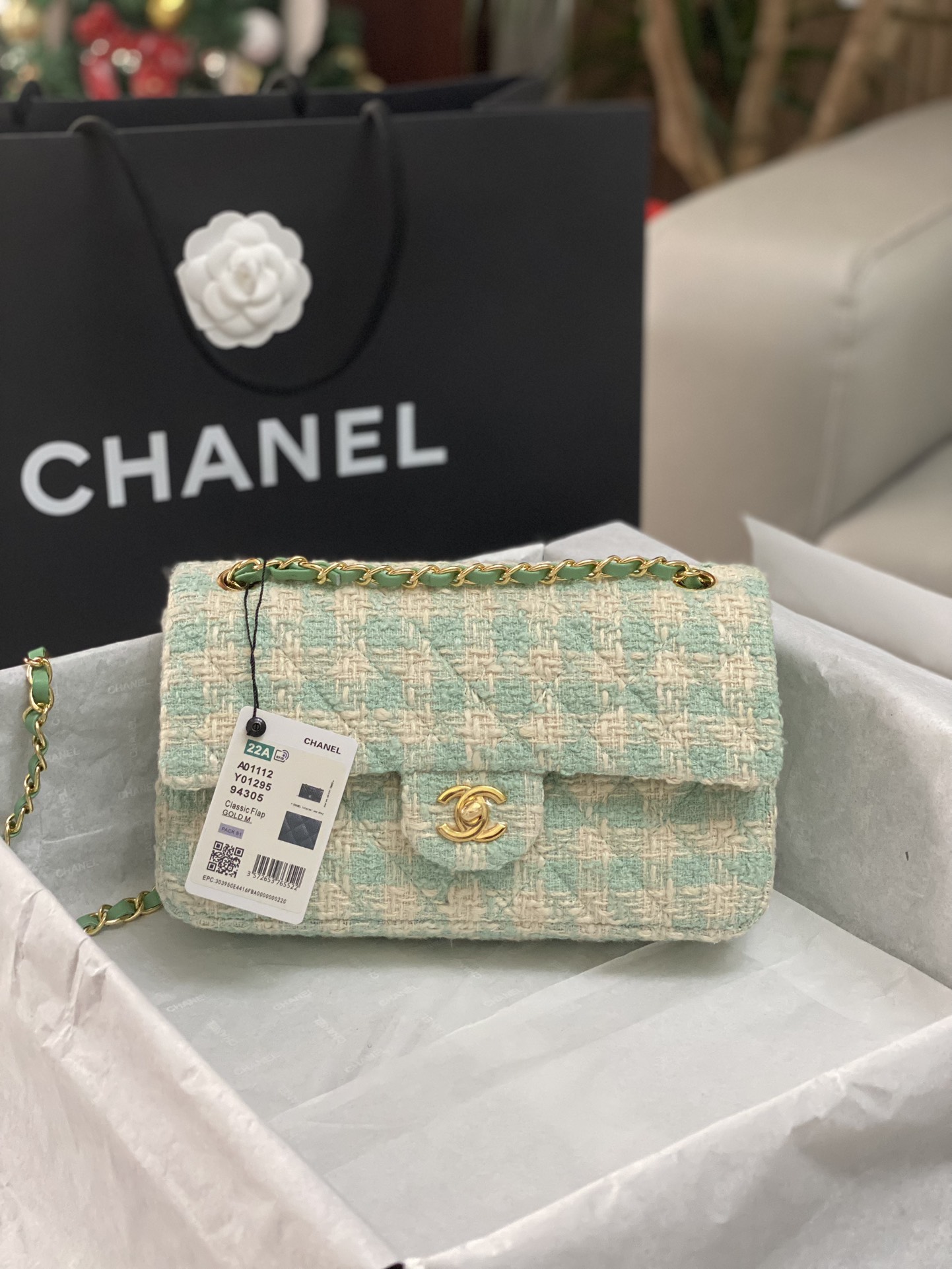 Bagsaaa Ch**el Tweed Flap Bag Mint and Cream - 25cm
