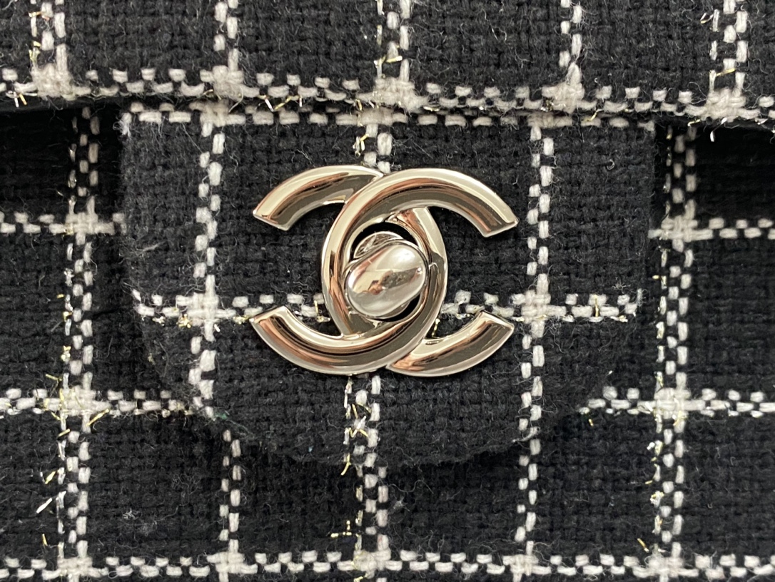 Bagsaaa Ch**el Tweed Flap Black and White Lines - 25cm