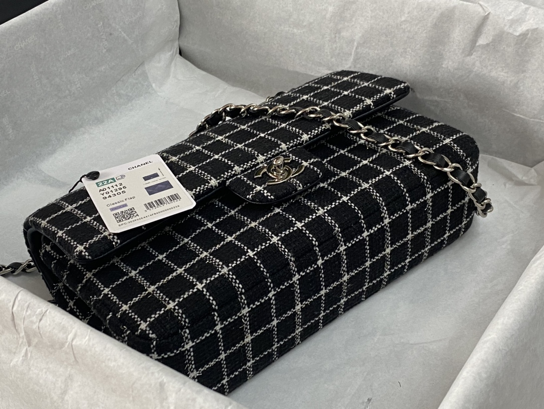 Bagsaaa Ch**el Tweed Flap Black and White Lines - 25cm