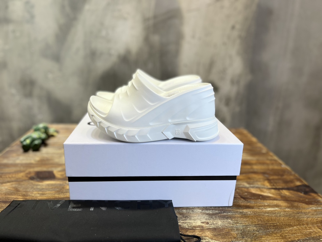 Bagsaaa Givenchy White Marshmallow Heeled Sandals