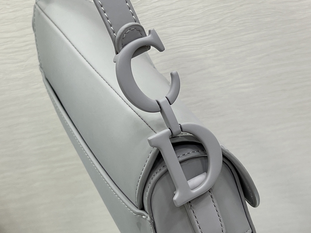 Bagsaaa D10r Saddle Light Grey - 25.5 x 20 x 6.5 cm