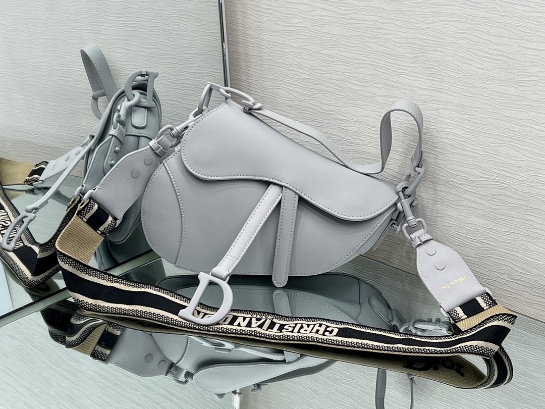 Bagsaaa D10r Saddle Light Grey - 25.5 x 20 x 6.5 cm