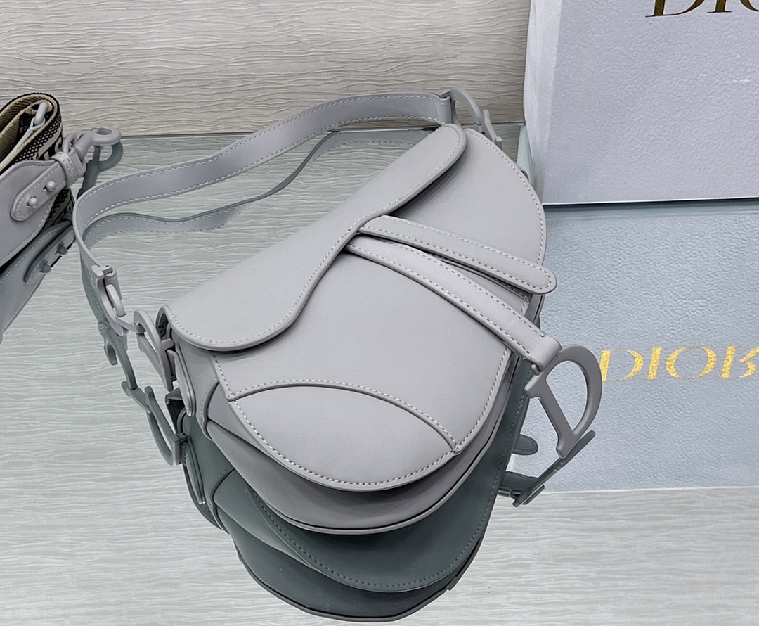 Bagsaaa D10r Saddle Light Grey - 25.5 x 20 x 6.5 cm