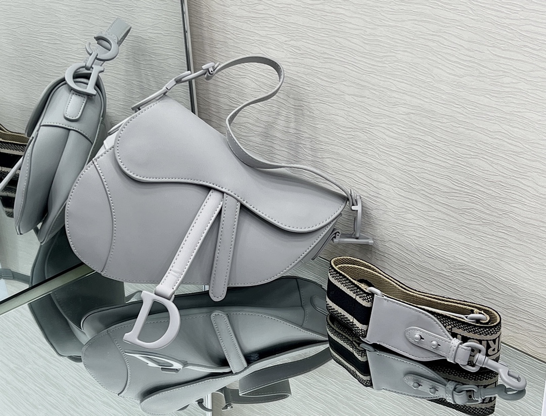 Bagsaaa D10r Saddle Light Grey - 25.5 x 20 x 6.5 cm