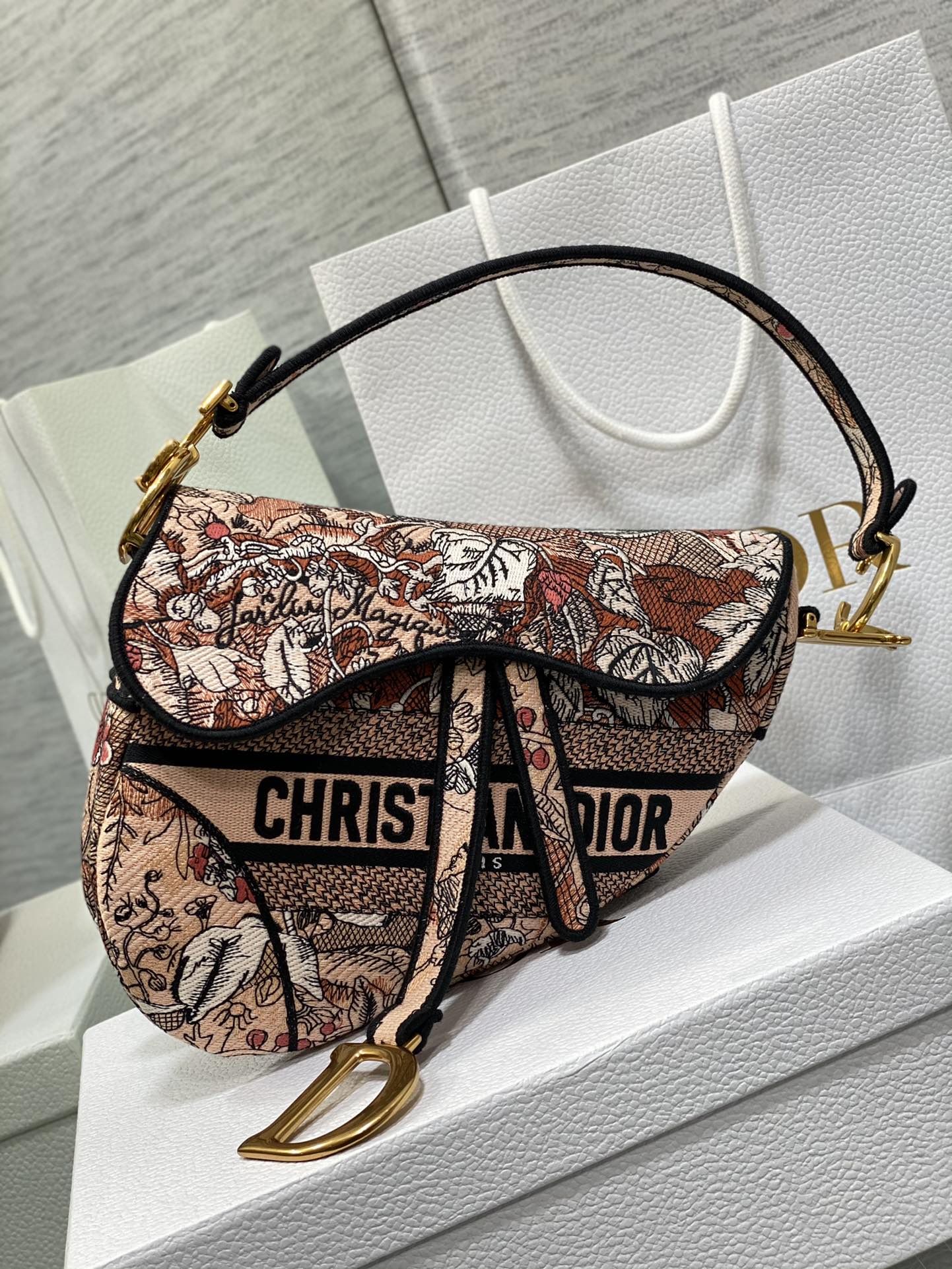 Bagsaaa D10r Saddle Camouflage Embroidered Pink - 25.5 x 20 x 6.5 cm