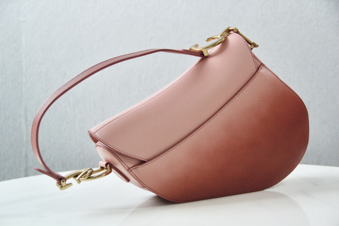 Bagsaaa D10r Saddle Ombre Red Leather - 25.5 x 20 x 6.5 cm