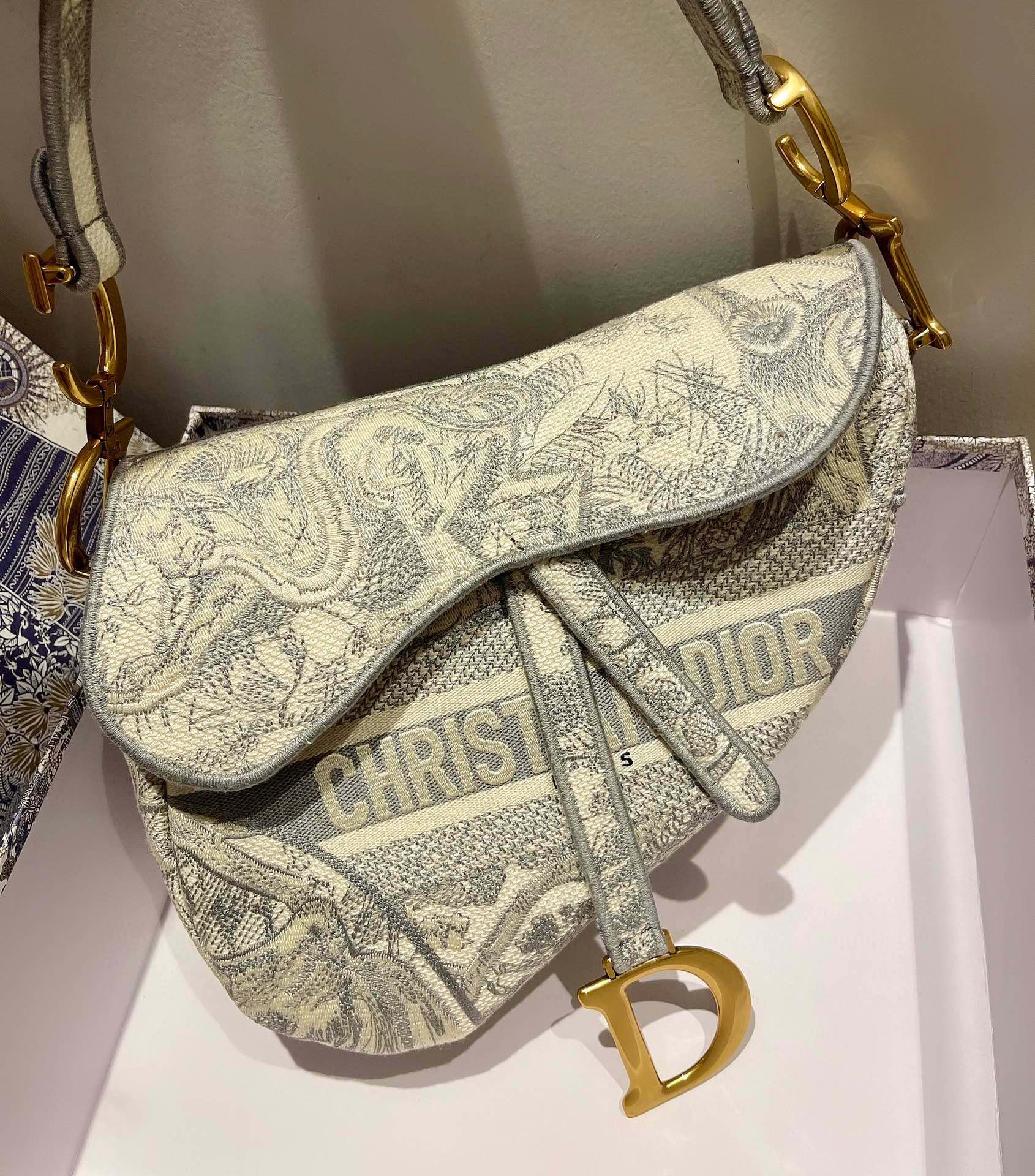 Bagsaaa D10r Grey Toile De Jouy Embroidery Saddle Bag - 25.5 x 20 x 6.5 cm