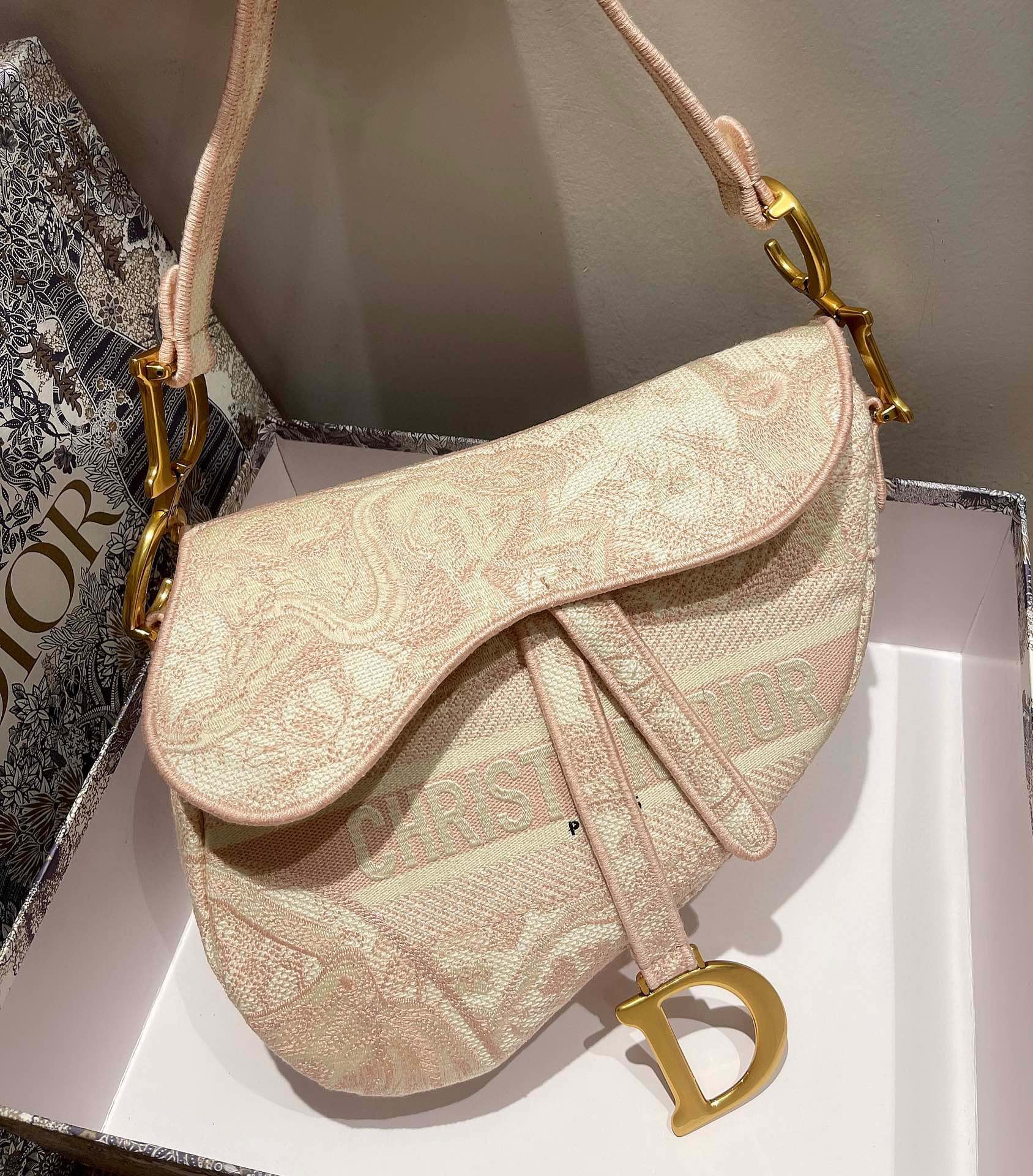 Bagsaaa D10r Pink Toile De Jouy Embroidery Saddle Bag - 25.5 x 20 x 6.5 cm