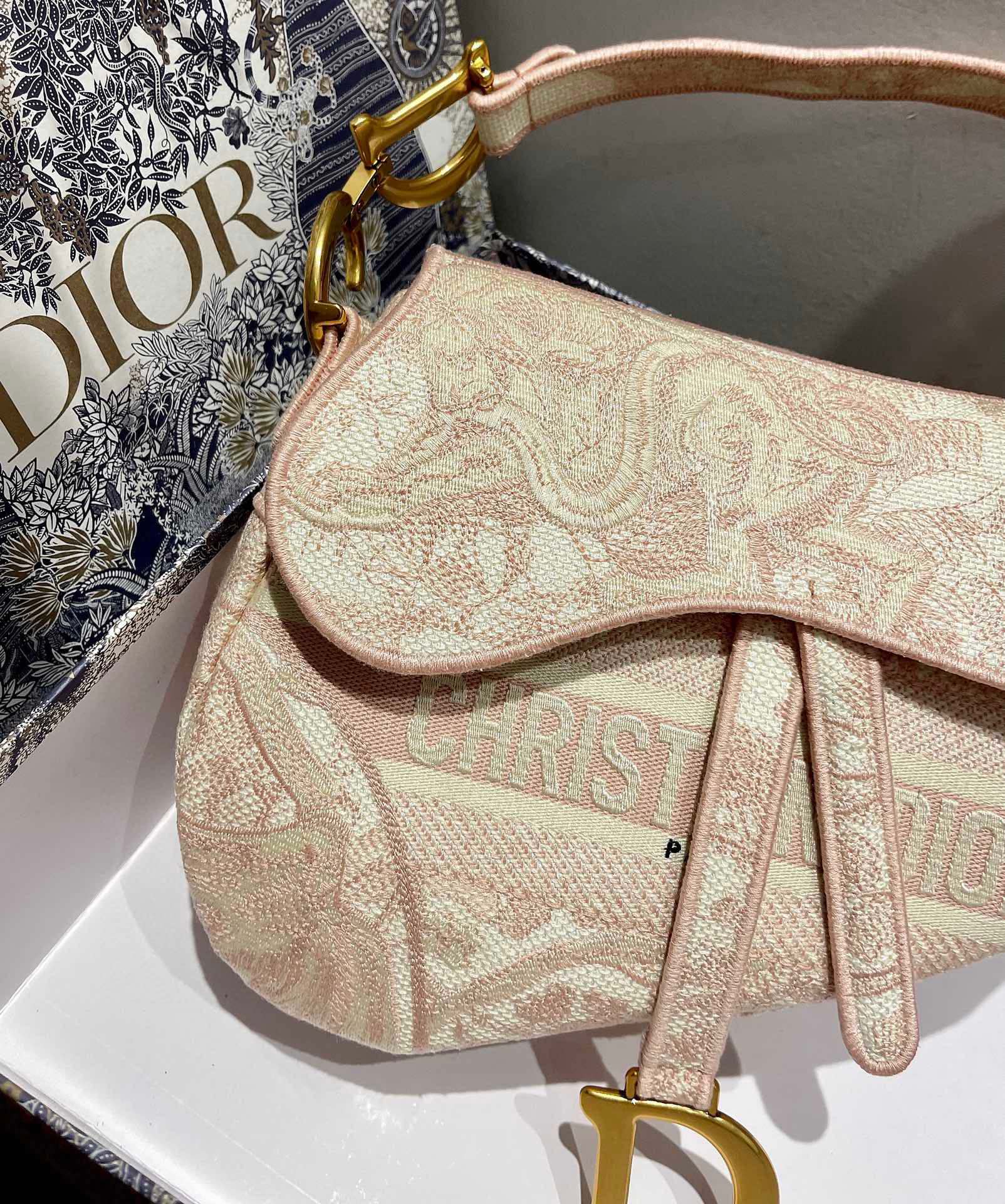 Bagsaaa D10r Pink Toile De Jouy Embroidery Saddle Bag - 25.5 x 20 x 6.5 cm