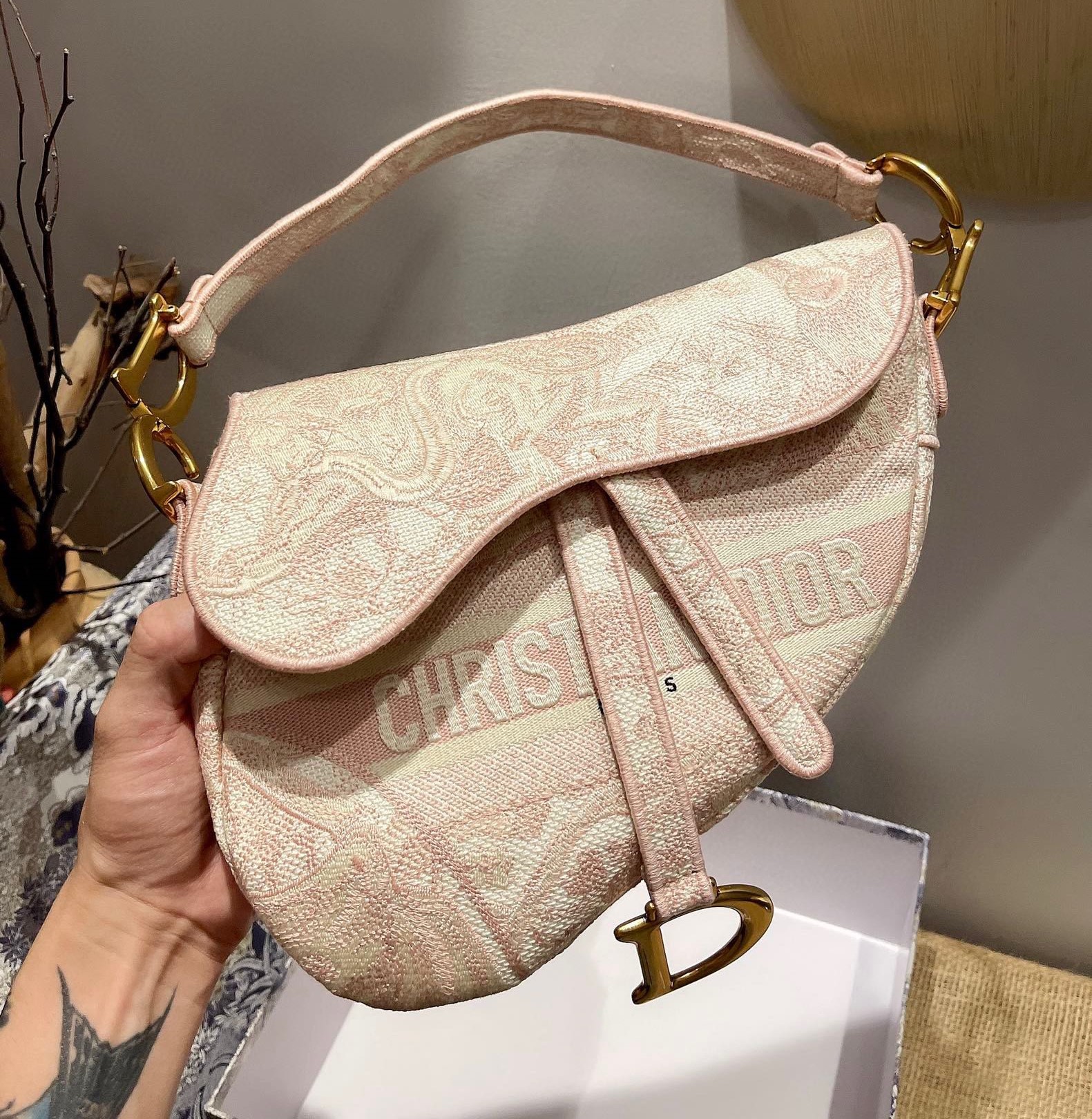 Bagsaaa D10r Pink Toile De Jouy Embroidery Saddle Bag - 25.5 x 20 x 6.5 cm