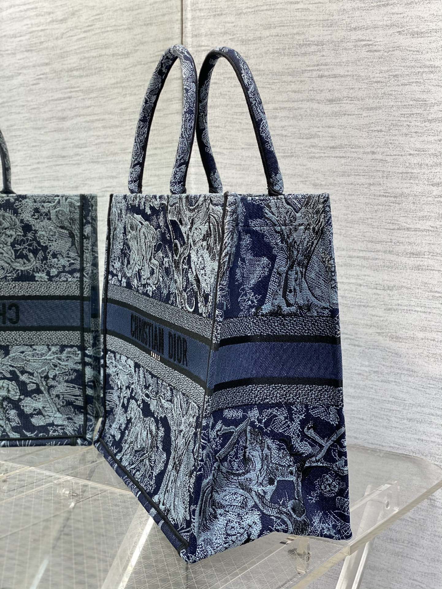 Bagsaaa D10r Book Tote Medium Denim Blue Toile de Jouy Embroidery - 41cm
