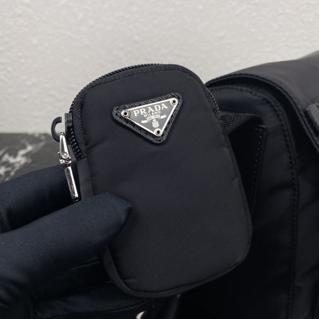 Bagsaaa Pra*a Re-Nylon black shoulder bag - 27x20.5x12cm